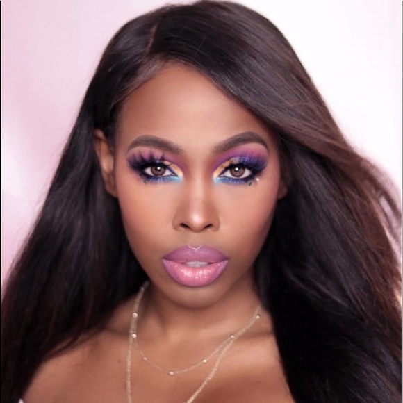 Eloise The Queen Eyeshadow Palette - Picture 7 of 8